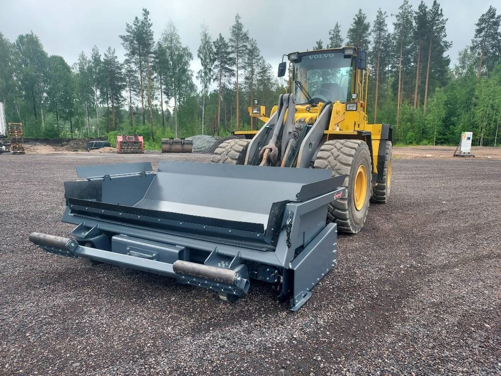 Reptail Road widener - Gréder: 3 kép. Reptail Road widener - Gréder: 3 kép.