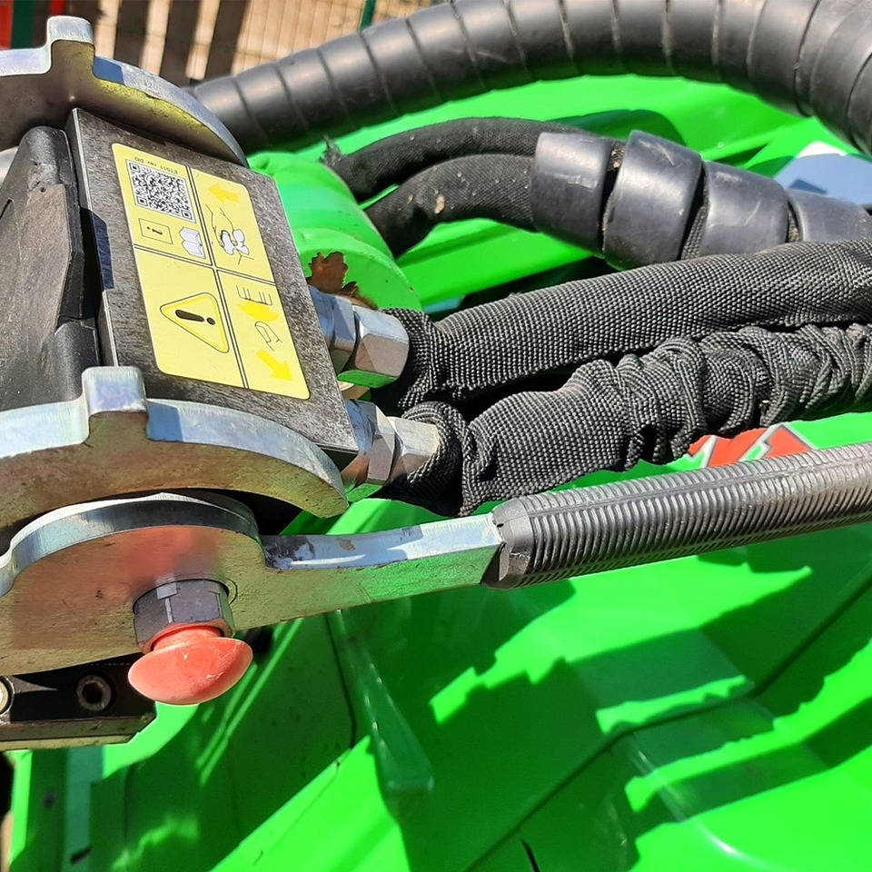 Avant 635 - Derékcsuklós rakodó: 5 kép. Avant 635 - Derékcsuklós rakodó: 5 kép.