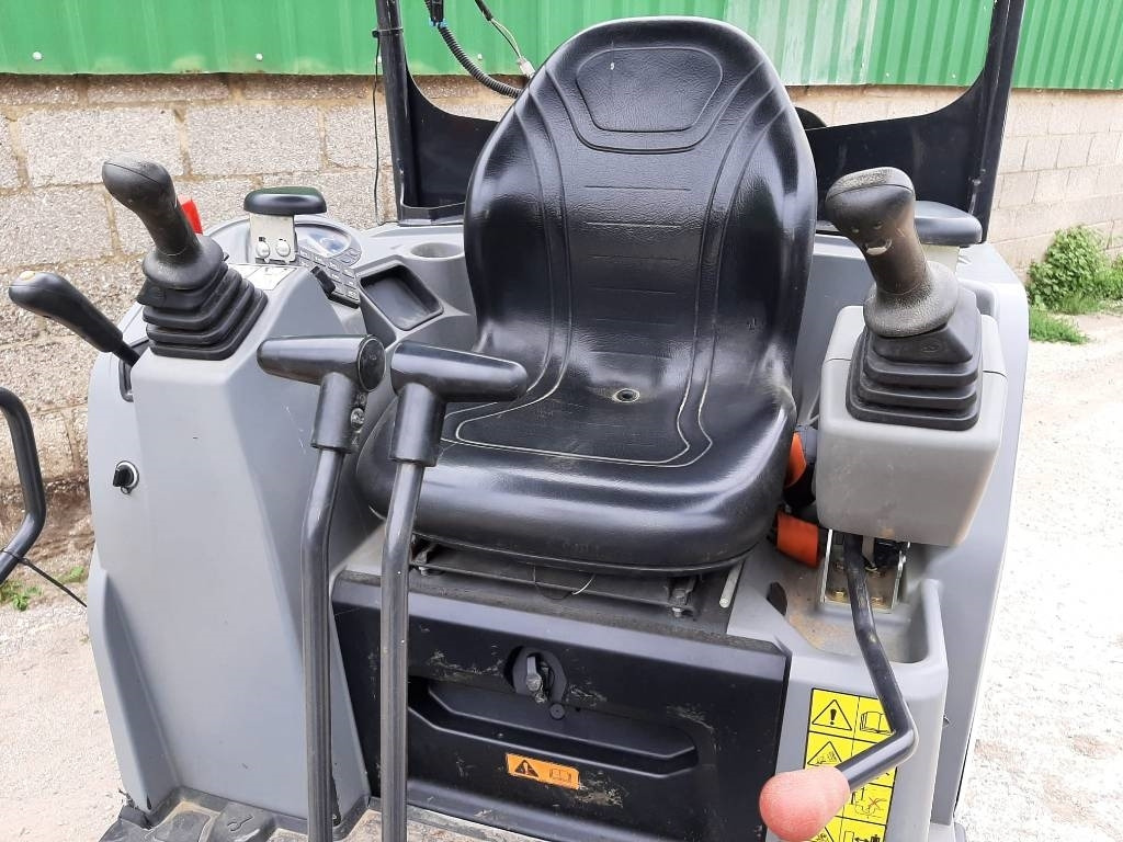 Bobcat E 19 - Minikotró: 3 kép. Bobcat E 19 - Minikotró: 3 kép.