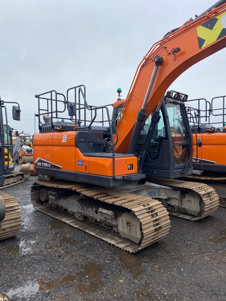 Doosan DX 140 LC - Lánctalpas kotró: 2 kép. Doosan DX 140 LC - Lánctalpas kotró: 2 kép.