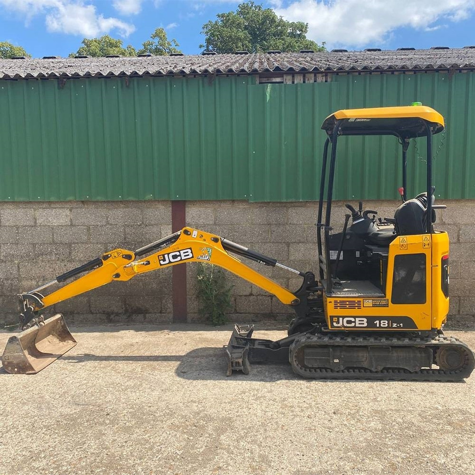 JCB 18 Z - Minikotró: 4 kép. JCB 18 Z - Minikotró: 4 kép.