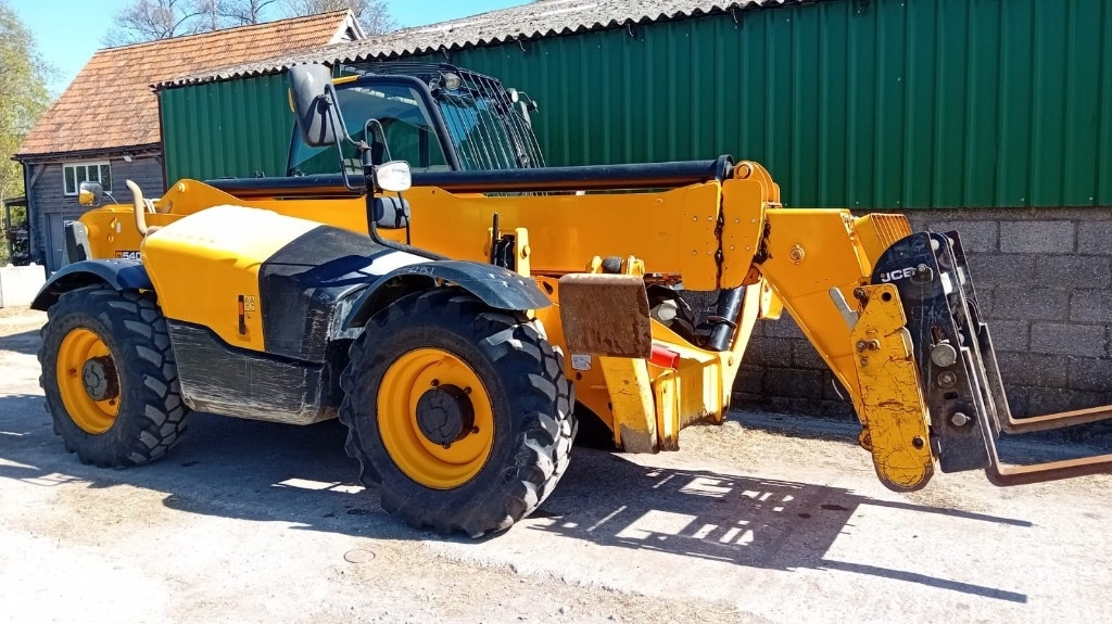 JCB 540-140  - Teleszkópos rakodó: 2 kép. JCB 540-140  - Teleszkópos rakodó: 2 kép.