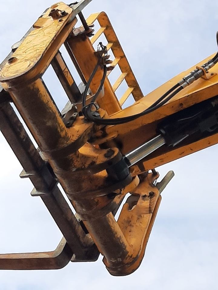 JCB 540-140  - Teleszkópos rakodó: 4 kép. JCB 540-140  - Teleszkópos rakodó: 4 kép.