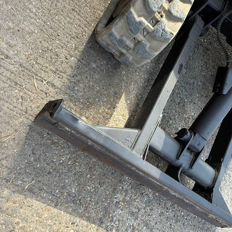 JCB 8026 - Minikotró: 5 kép. JCB 8026 - Minikotró: 5 kép.