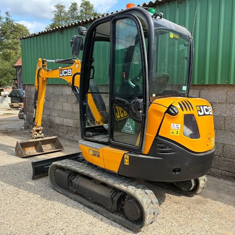 JCB 8026 - Minikotró: 3 kép. JCB 8026 - Minikotró: 3 kép.