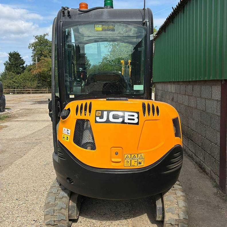 JCB 8026 - Minikotró: 4 kép. JCB 8026 - Minikotró: 4 kép.
