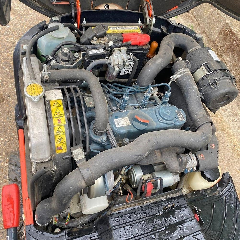 Kubota K 008-5 - Minikotró: 4 kép. Kubota K 008-5 - Minikotró: 4 kép.