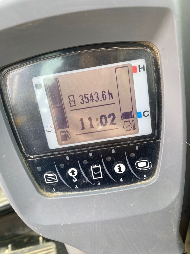 Kubota KX 080-4 - Minikotró: 3 kép. Kubota KX 080-4 - Minikotró: 3 kép.