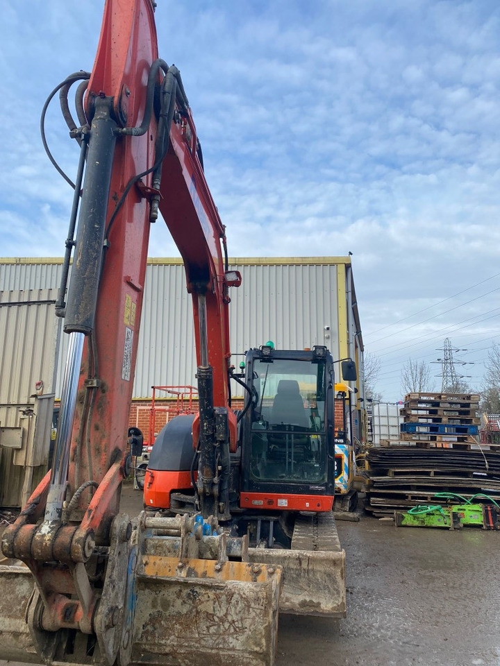 Kubota KX 080-4 - Minikotró: 1 kép. Kubota KX 080-4 - Minikotró: 1 kép.