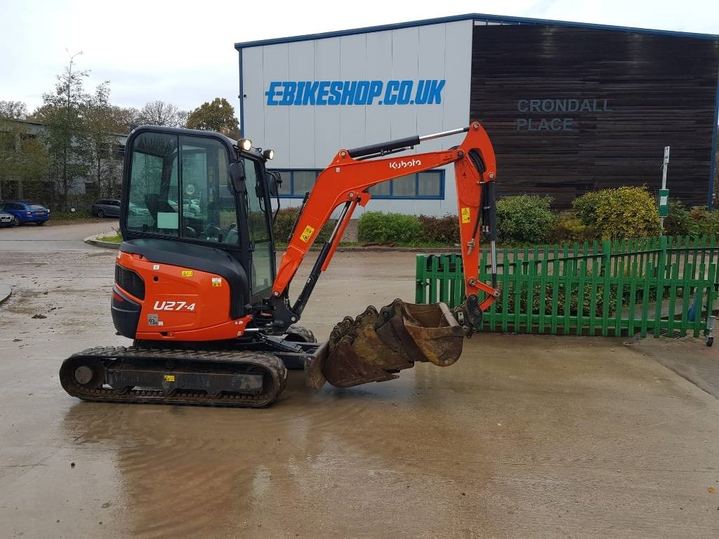 Kubota U27-4 - Minikotró: 3 kép. Kubota U27-4 - Minikotró: 3 kép.