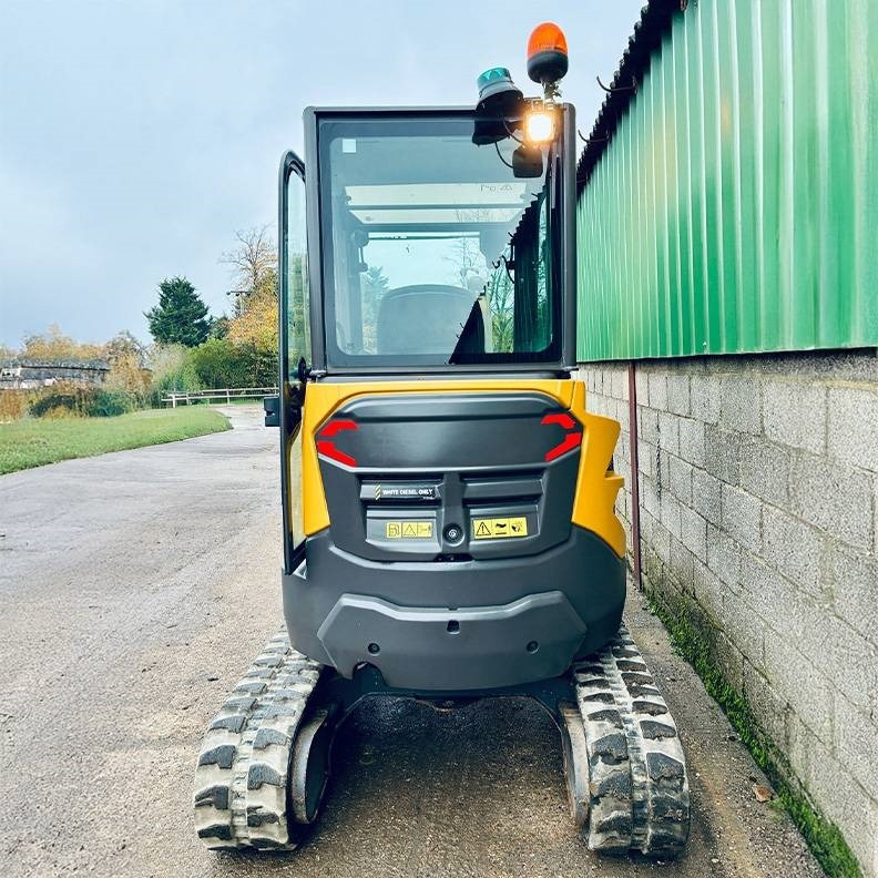 Volvo ECR25D - Minikotró: 5 kép. Volvo ECR25D - Minikotró: 5 kép.