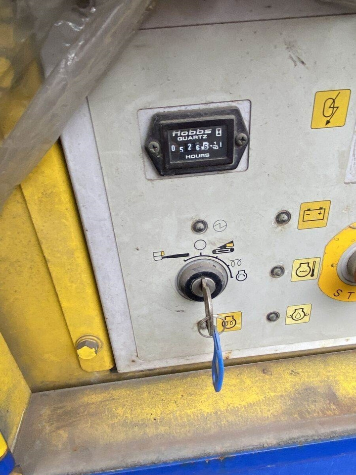Aichi SR 182  - Teleszkópos emelő: 2 kép. Aichi SR 182  - Teleszkópos emelő: 2 kép.