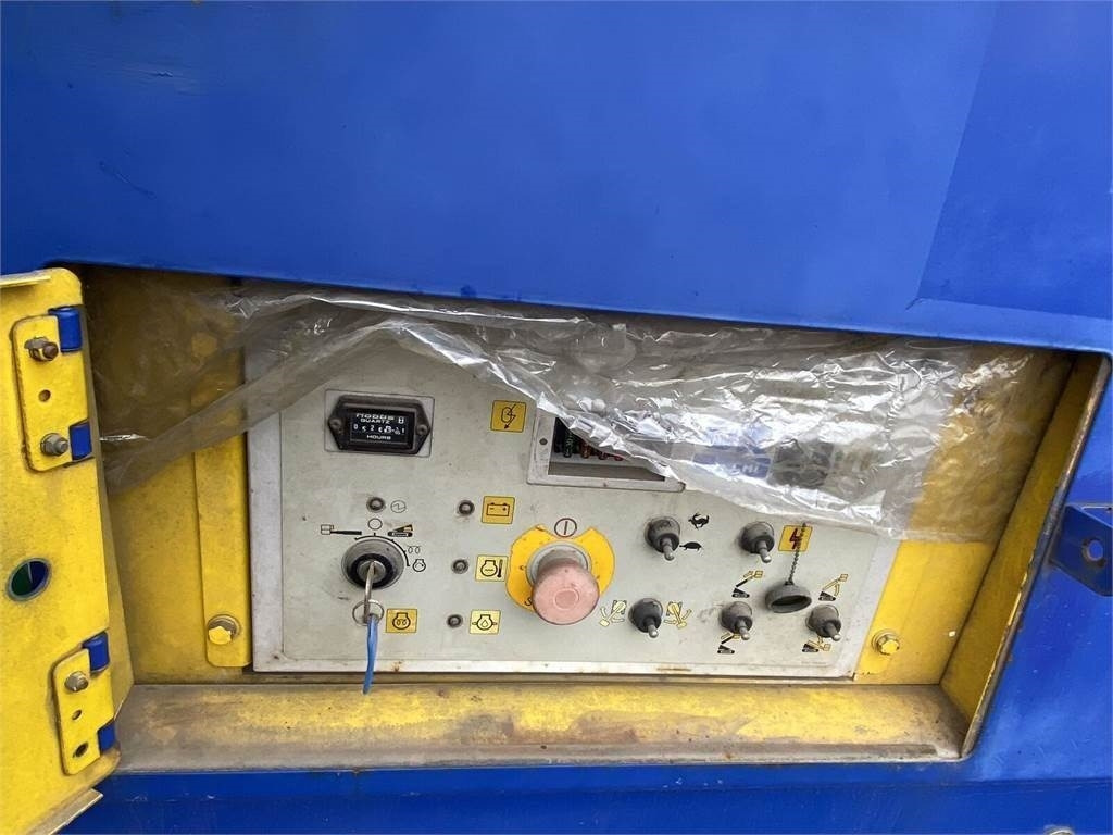 Aichi SR 182  - Teleszkópos emelő: 3 kép. Aichi SR 182  - Teleszkópos emelő: 3 kép.