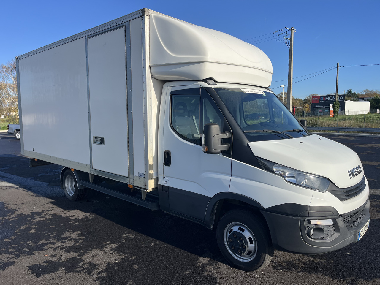 IVECO DAILY - Dobozos kisteherautó: 1 kép. IVECO DAILY - Dobozos kisteherautó: 1 kép.