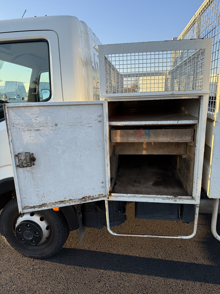 NISSAN CABSTAR 35.11 - Billenőplatós kisteherautó: 5 kép. NISSAN CABSTAR 35.11 - Billenőplatós kisteherautó: 5 kép.