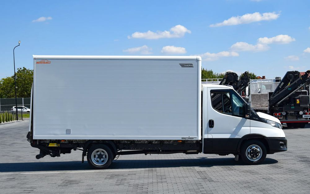 Iveco DAILY 35C16 / 2.3 - 160 KM / 3 OSOBY / DO 3,5 TONY / KONTENER / DOSTAWCZE / WINDA PALFINGER / KLIMA / 2022 / SERWISOWANY / SPROWADZONY Z NIEMIEC - Dobozos kisteherautó: 4 kép. Iveco DAILY 35C16 / 2.3 - 160 KM / 3 OSOBY / DO 3,5 TONY / KONTENER / DOSTAWCZE / WINDA PALFINGER / KLIMA / 2022 / SERWISOWANY / SPROWADZONY Z NIEMIEC - Dobozos kisteherautó: 4 kép.