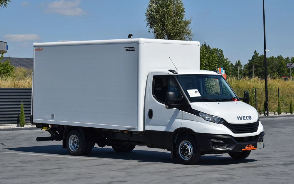 Iveco DAILY 35C16 / 2.3 - 160 KM / 3 OSOBY / DO 3,5 TONY / KONTENER / DOSTAWCZE / WINDA PALFINGER / KLIMA / 2022 / SERWISOWANY / SPROWADZONY Z NIEMIEC - Dobozos kisteherautó: 3 kép. Iveco DAILY 35C16 / 2.3 - 160 KM / 3 OSOBY / DO 3,5 TONY / KONTENER / DOSTAWCZE / WINDA PALFINGER / KLIMA / 2022 / SERWISOWANY / SPROWADZONY Z NIEMIEC - Dobozos kisteherautó: 3 kép.