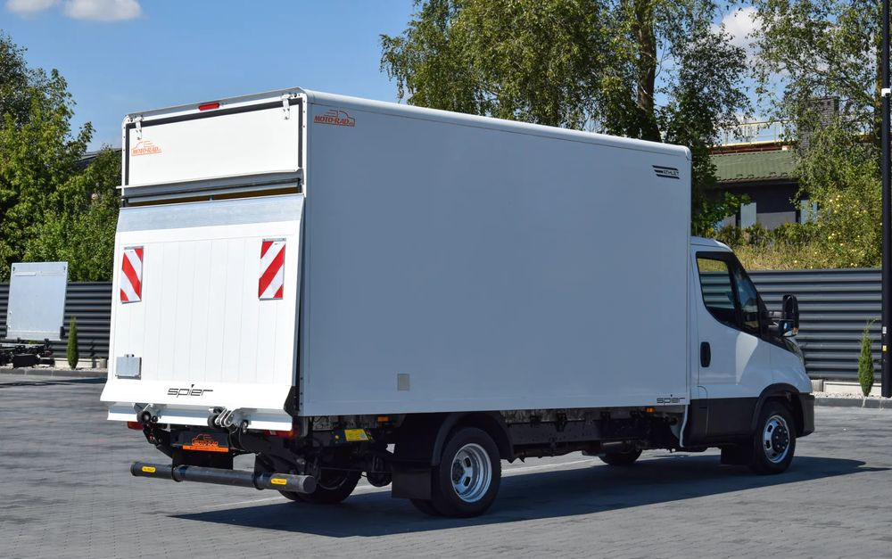 Iveco DAILY 35C16 / 2.3 - 160 KM / 3 OSOBY / DO 3,5 TONY / KONTENER / DOSTAWCZE / WINDA PALFINGER / KLIMA / 2022 / SERWISOWANY / SPROWADZONY Z NIEMIEC - Dobozos kisteherautó: 5 kép. Iveco DAILY 35C16 / 2.3 - 160 KM / 3 OSOBY / DO 3,5 TONY / KONTENER / DOSTAWCZE / WINDA PALFINGER / KLIMA / 2022 / SERWISOWANY / SPROWADZONY Z NIEMIEC - Dobozos kisteherautó: 5 kép.