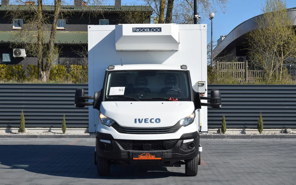 Iveco DAILY 70C18 / 3.0 - 180 KM / AUTOMAT HI-MATIC / 3 OSOBY / CHŁODNIA - MROŹNIA 4,55 M / AGREGAD FRIGOBLOCK / WINDA SORENSEN / KLIMA / TEMPOMAT / KAMERA COFANIA / REGULOWANE ZAWIESZENIE / SERWISOWA - Hűtős teherautó: 2 kép. Iveco DAILY 70C18 / 3.0 - 180 KM / AUTOMAT HI-MATIC / 3 OSOBY / CHŁODNIA - MROŹNIA 4,55 M / AGREGAD FRIGOBLOCK / WINDA SORENSEN / KLIMA / TEMPOMAT / KAMERA COFANIA / REGULOWANE ZAWIESZENIE / SERWISOWA - Hűtős teherautó: 2 kép.