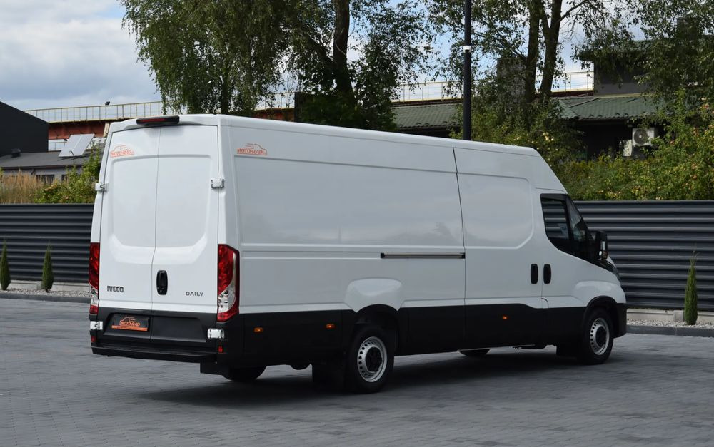 Iveco DAILY MAXI 35S16 / 2.3 - 160 KM / AUTOMAT HI-MATIC / NOWY MODEL / 3 OSOBY / DOSTAWCZE / BLASZAK / KLIMA / 2023 / SERWISOWANY / SPROWADZONY Z NIEMIEC - Furgon: 5 kép. Iveco DAILY MAXI 35S16 / 2.3 - 160 KM / AUTOMAT HI-MATIC / NOWY MODEL / 3 OSOBY / DOSTAWCZE / BLASZAK / KLIMA / 2023 / SERWISOWANY / SPROWADZONY Z NIEMIEC - Furgon: 5 kép.
