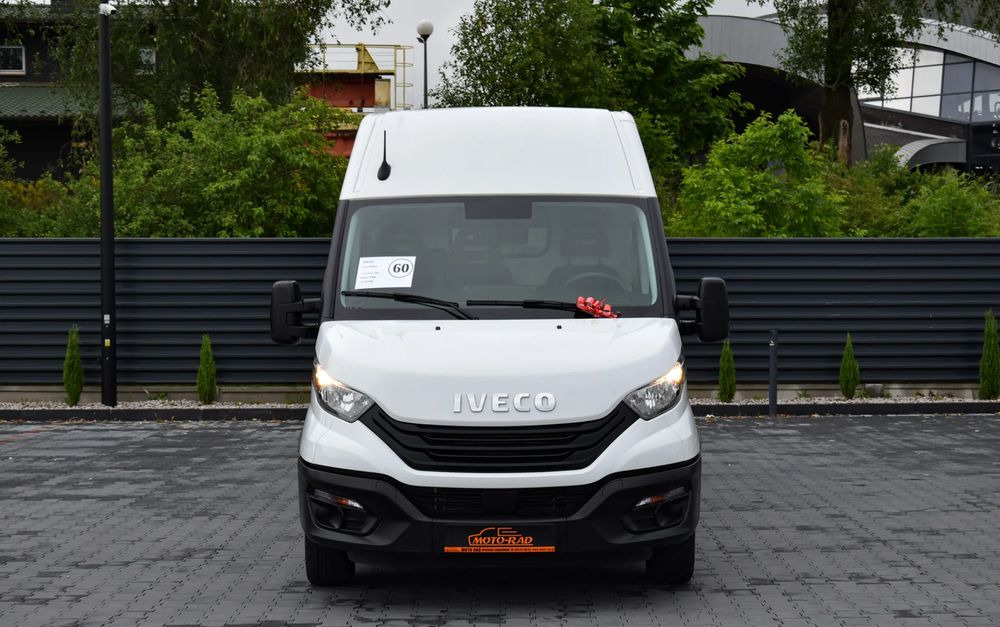 Iveco DAILY MAXI 35S16 / 2.3 - 160 KM / AUTOMAT HI-MATIC / NOWY MODEL / 3 OSOBY / DOSTAWCZE / BLASZAK / KLIMA / CZUJNIKI COFANIA / NISKI PRZEBIEG / 2022 / SERWISOWANY / Z NIEMIEC - Furgon: 2 kép. Iveco DAILY MAXI 35S16 / 2.3 - 160 KM / AUTOMAT HI-MATIC / NOWY MODEL / 3 OSOBY / DOSTAWCZE / BLASZAK / KLIMA / CZUJNIKI COFANIA / NISKI PRZEBIEG / 2022 / SERWISOWANY / Z NIEMIEC - Furgon: 2 kép.