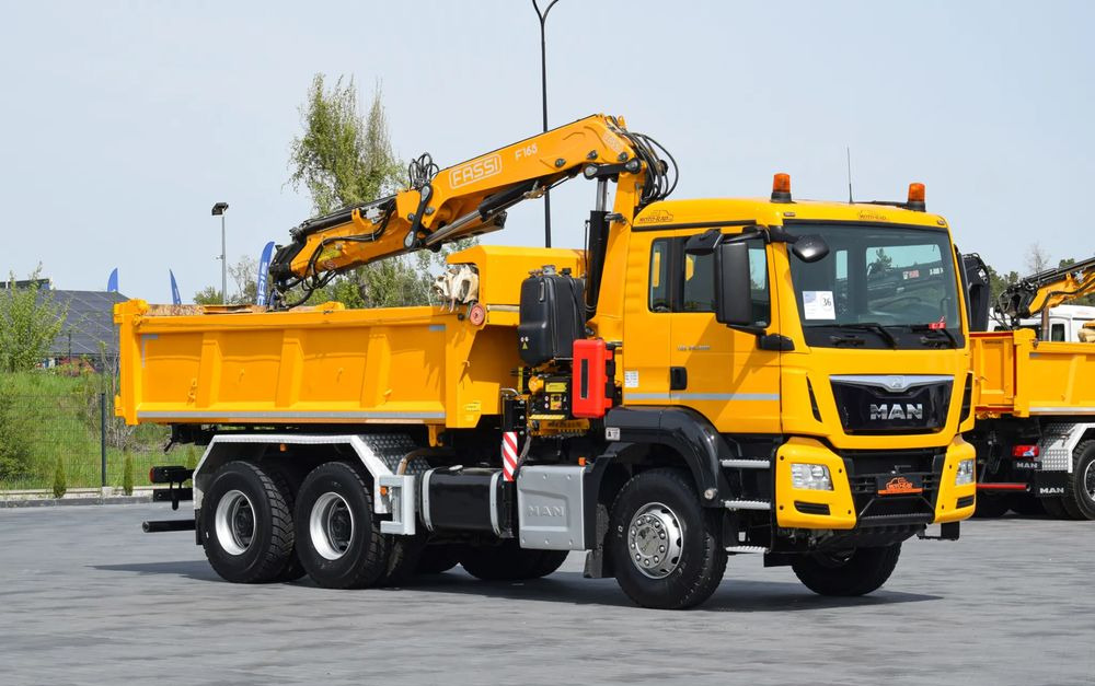 MAN TGS 26.400 / 6x4 / EURO 6 / UDT / HDS FASSI 165 / WYSUW x3 / ROTATOR / CHWYTAK / STEROWANIE RADIOWE / WZMOCNIONA RAMA / WYWROTKA / HYDROBURTA / AUTOMAT / 2017 / NOWE OPONY - 100% / NISKI PRZEBIEG - Billenőplatós teherautó, Darus autó: 3 kép. MAN TGS 26.400 / 6x4 / EURO 6 / UDT / HDS FASSI 165 / WYSUW x3 / ROTATOR / CHWYTAK / STEROWANIE RADIOWE / WZMOCNIONA RAMA / WYWROTKA / HYDROBURTA / AUTOMAT / 2017 / NOWE OPONY - 100% / NISKI PRZEBIEG - Billenőplatós teherautó, Darus autó: 3 kép.