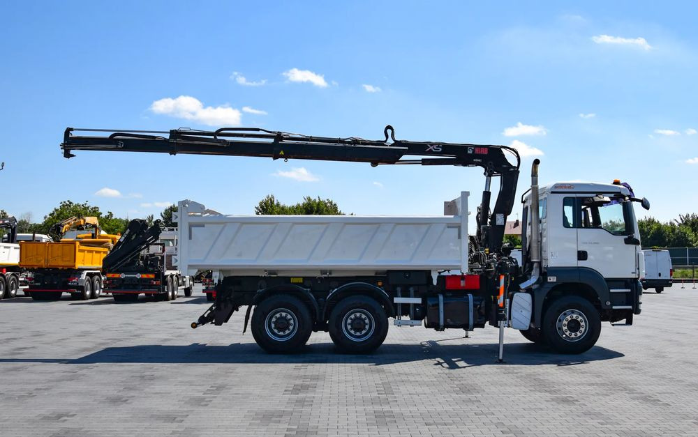 MAN TGS 33.360 / 6x4 / HDS HIAB 122 E-2 HIDUO / STEROWANIE RADIOWE / WYWROTKA / HYDROBURTA / AUTOMAT / KLIMA / TEMPOMAT / KAMERA COFANIA / SPROWADZONY - Billenőplatós teherautó: 4 kép. MAN TGS 33.360 / 6x4 / HDS HIAB 122 E-2 HIDUO / STEROWANIE RADIOWE / WYWROTKA / HYDROBURTA / AUTOMAT / KLIMA / TEMPOMAT / KAMERA COFANIA / SPROWADZONY - Billenőplatós teherautó: 4 kép.