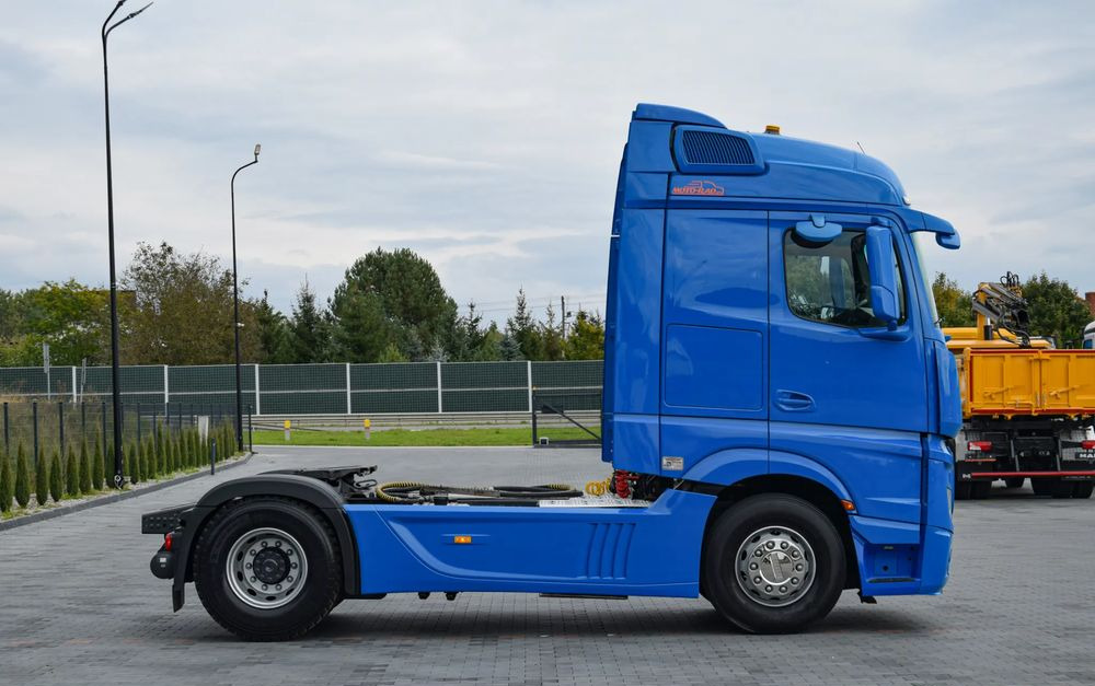 Mercedes-Benz ACTROS 1851 / EURO 6 / BIGSPACE / HYDRAULIKA / RETARDER / FULL SPILERY / SERWISOWANY / SPROWADZONY - Nyergesvontató: 4 kép. Mercedes-Benz ACTROS 1851 / EURO 6 / BIGSPACE / HYDRAULIKA / RETARDER / FULL SPILERY / SERWISOWANY / SPROWADZONY - Nyergesvontató: 4 kép.