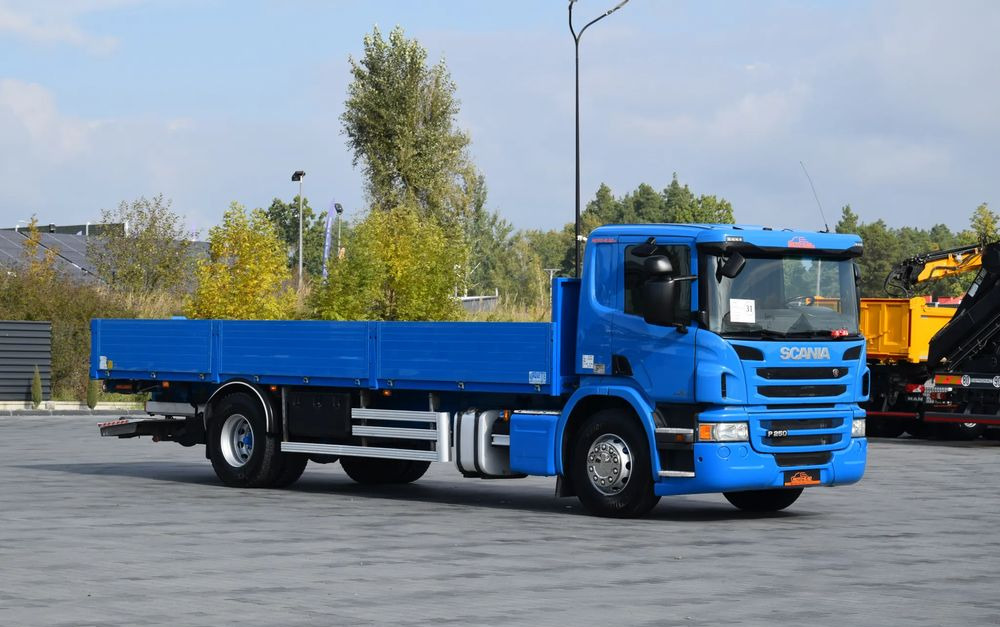 Scania P250 / EURO 6 / SKRZYNIA 7.8 M / WINDA DHOLLANDIA / PODUSZKI NA TYLNEJ OSI / RETARDER / KLIMA / TEMPOMAT / SERWISOWANY / SPROWADZONY - Platós teherautó: 3 kép. Scania P250 / EURO 6 / SKRZYNIA 7.8 M / WINDA DHOLLANDIA / PODUSZKI NA TYLNEJ OSI / RETARDER / KLIMA / TEMPOMAT / SERWISOWANY / SPROWADZONY - Platós teherautó: 3 kép.