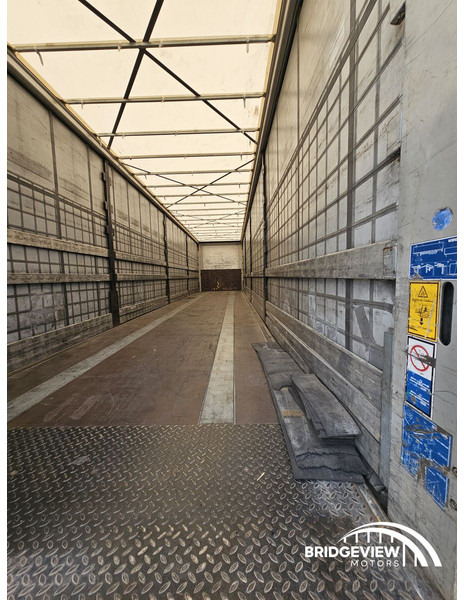 Kögel S 24 - Ponyvás félpótkocsi: 5 kép. Kögel S 24 - Ponyvás félpótkocsi: 5 kép.