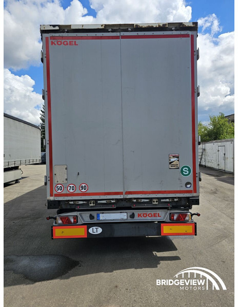 Kögel S 24 - Ponyvás félpótkocsi: 3 kép. Kögel S 24 - Ponyvás félpótkocsi: 3 kép.