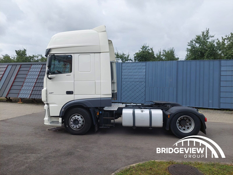 DAF XF450 - Nyergesvontató: 4 kép. DAF XF450 - Nyergesvontató: 4 kép.