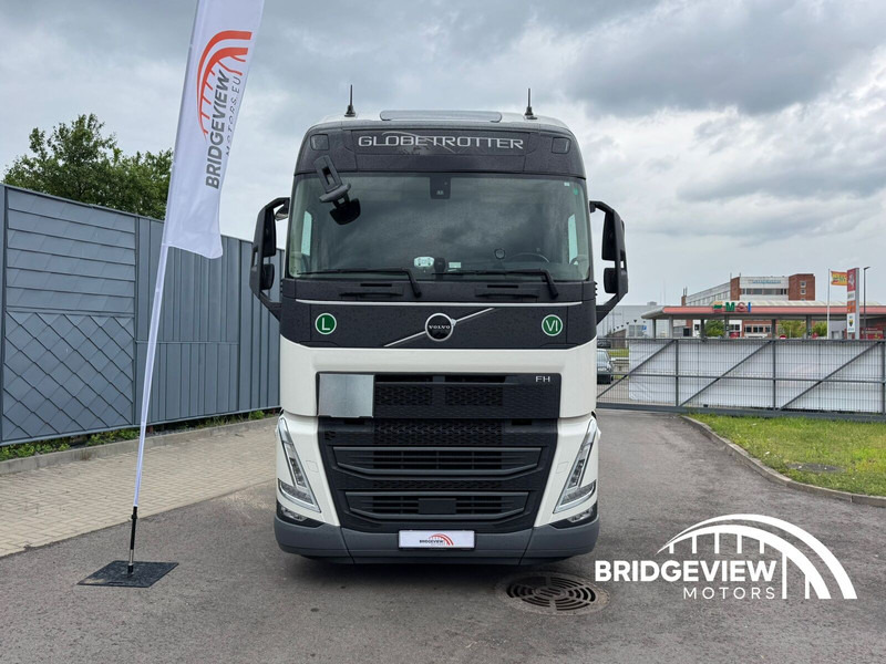 Volvo FH 500 - Nyergesvontató: 3 kép. Volvo FH 500 - Nyergesvontató: 3 kép.