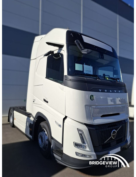Volvo FH 500 - Nyergesvontató: 2 kép. Volvo FH 500 - Nyergesvontató: 2 kép.