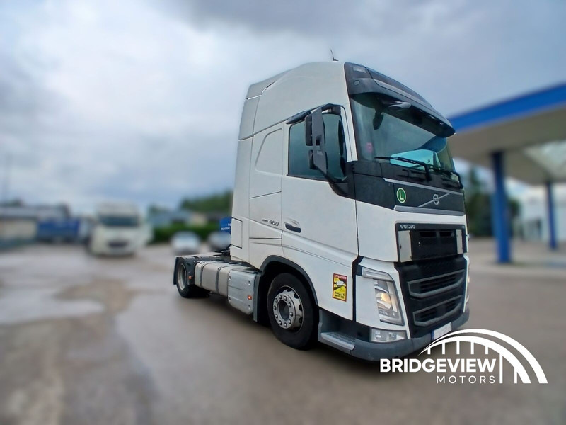 Volvo FH460 - Nyergesvontató: 2 kép. Volvo FH460 - Nyergesvontató: 2 kép.