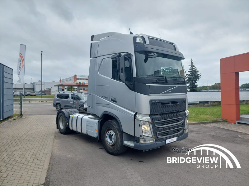 Volvo FH500 - Nyergesvontató: 2 kép. Volvo FH500 - Nyergesvontató: 2 kép.