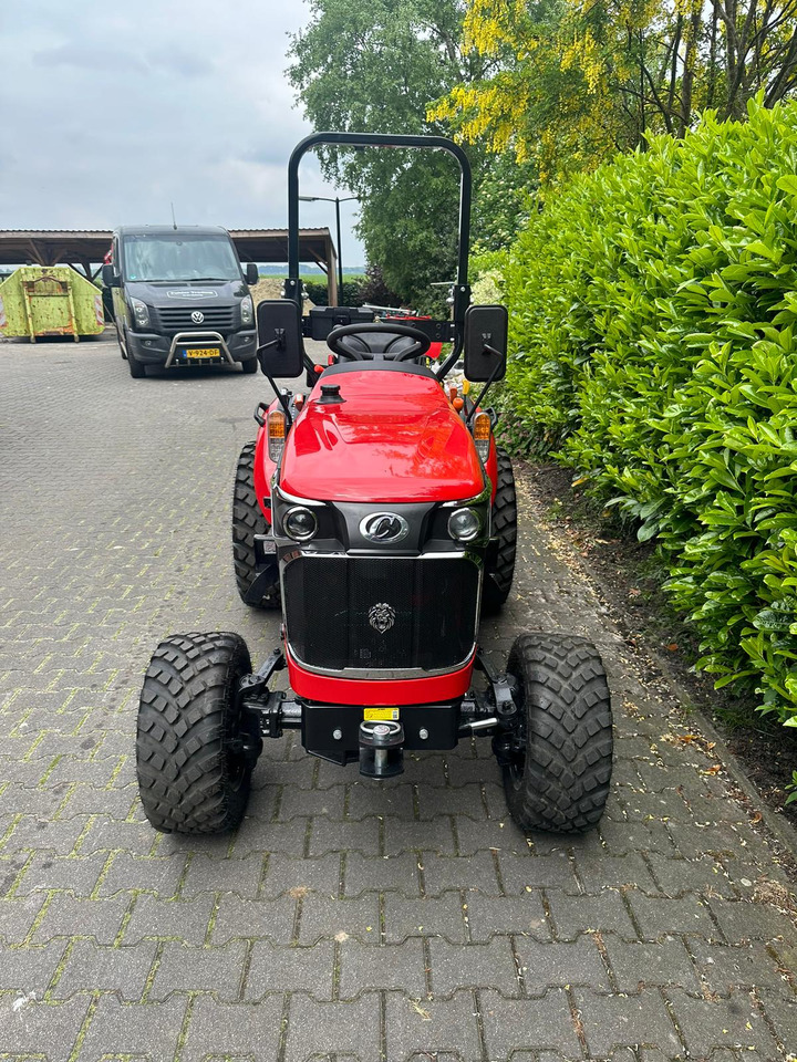 Captain Captain D223 - Kistraktor: 3 kép. Captain Captain D223 - Kistraktor: 3 kép.