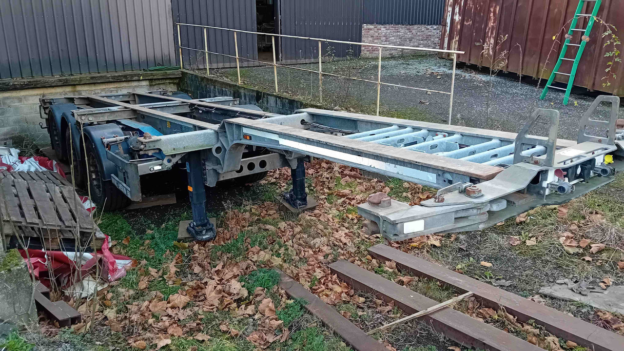 SCHMITZ CARGOBULL châssis porte-conteneur semi-remorque Os  - type SGF*3 - adaptable pour conteneur 20' et 40' - Félpótkocsi cserefelépítményes: 1 kép. SCHMITZ CARGOBULL châssis porte-conteneur semi-remorque Os  - type SGF*3 - adaptable pour conteneur 20' et 40' - Félpótkocsi cserefelépítményes: 1 kép.