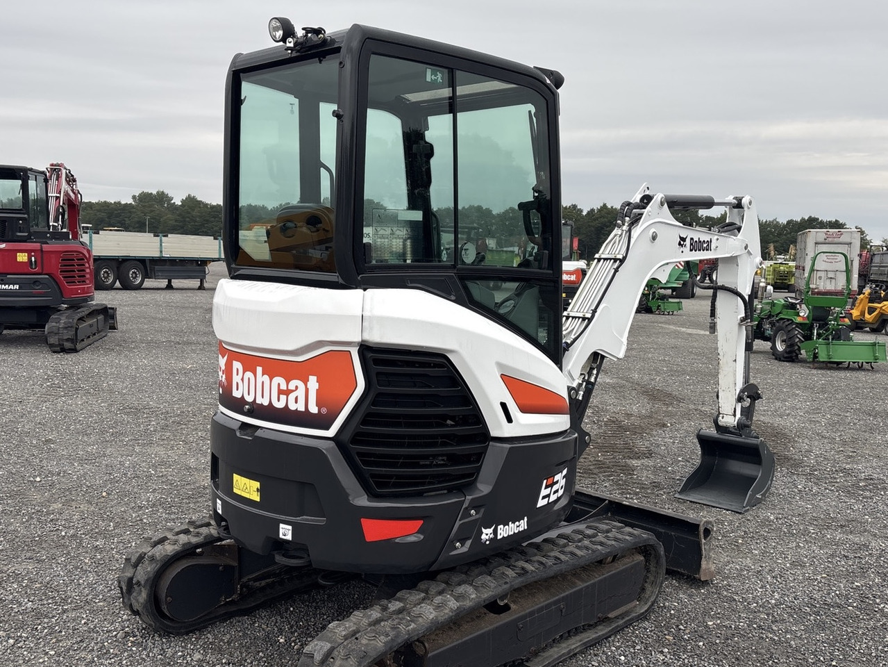 BOBCAT E26 - Minikotró: 4 kép. BOBCAT E26 - Minikotró: 4 kép.
