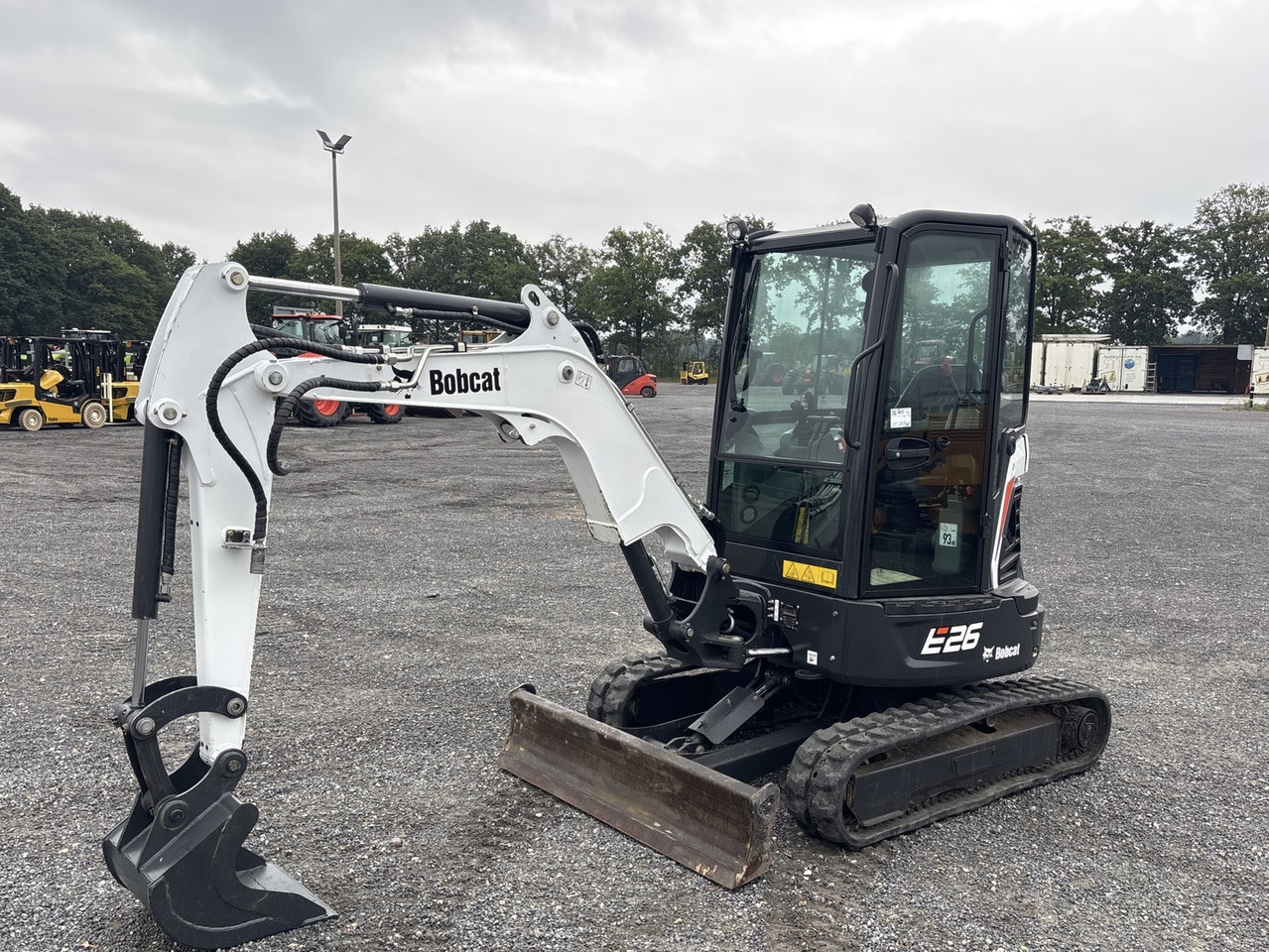 BOBCAT E26 - Minikotró: 2 kép. BOBCAT E26 - Minikotró: 2 kép.