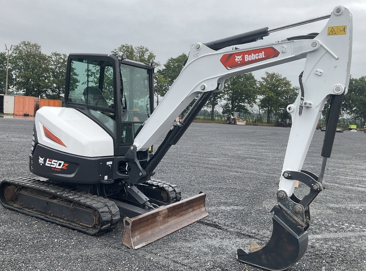 BOBCAT E50z - Minikotró: 4 kép. BOBCAT E50z - Minikotró: 4 kép.