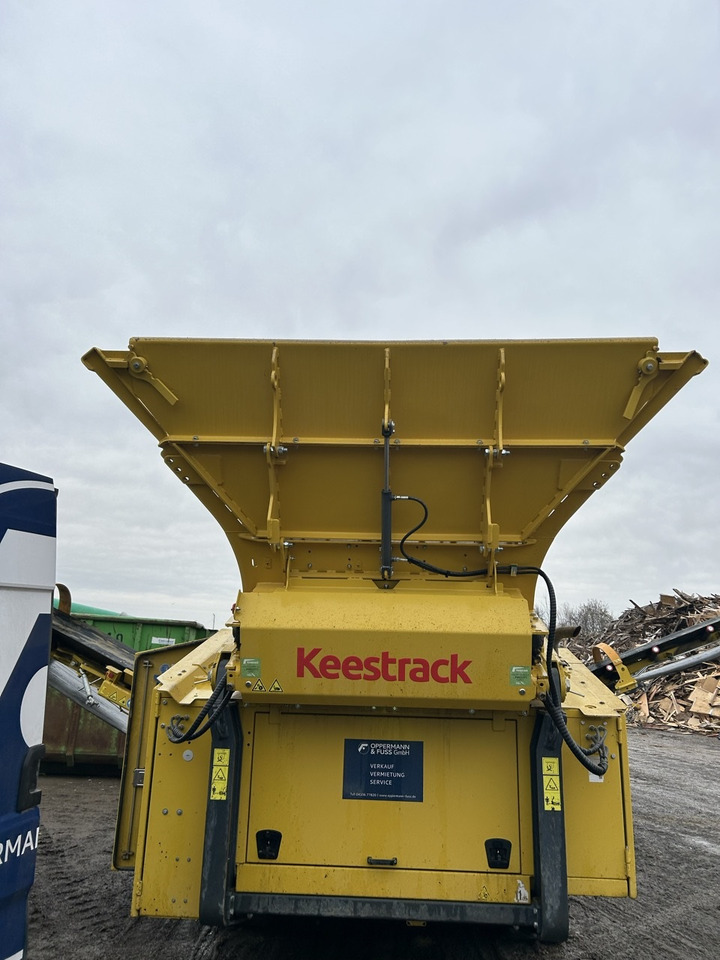 Keestrack K4 - Siebanlage - Osztályozó berendezés: 4 kép. Keestrack K4 - Siebanlage - Osztályozó berendezés: 4 kép.