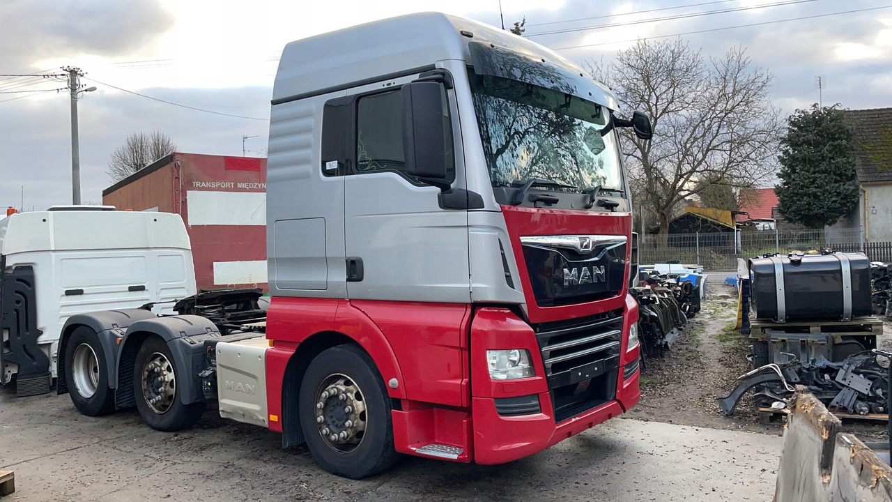 GOŁA KABINA MAN TGX XLX 2019 ROK LIFT ŚRODEK BEŻOWY EURO 6 - Fülke - Teherautó: 2 kép. GOŁA KABINA MAN TGX XLX 2019 ROK LIFT ŚRODEK BEŻOWY EURO 6 - Fülke - Teherautó: 2 kép.