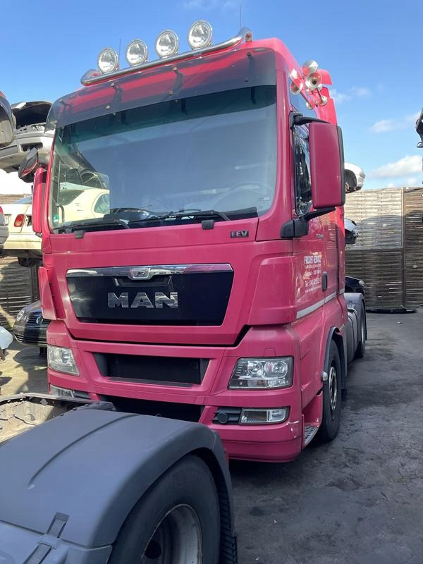 KABINA MAN TGX EURO 5 EURO 6 2013 R - Fülke - Teherautó: 2 kép. KABINA MAN TGX EURO 5 EURO 6 2013 R - Fülke - Teherautó: 2 kép.