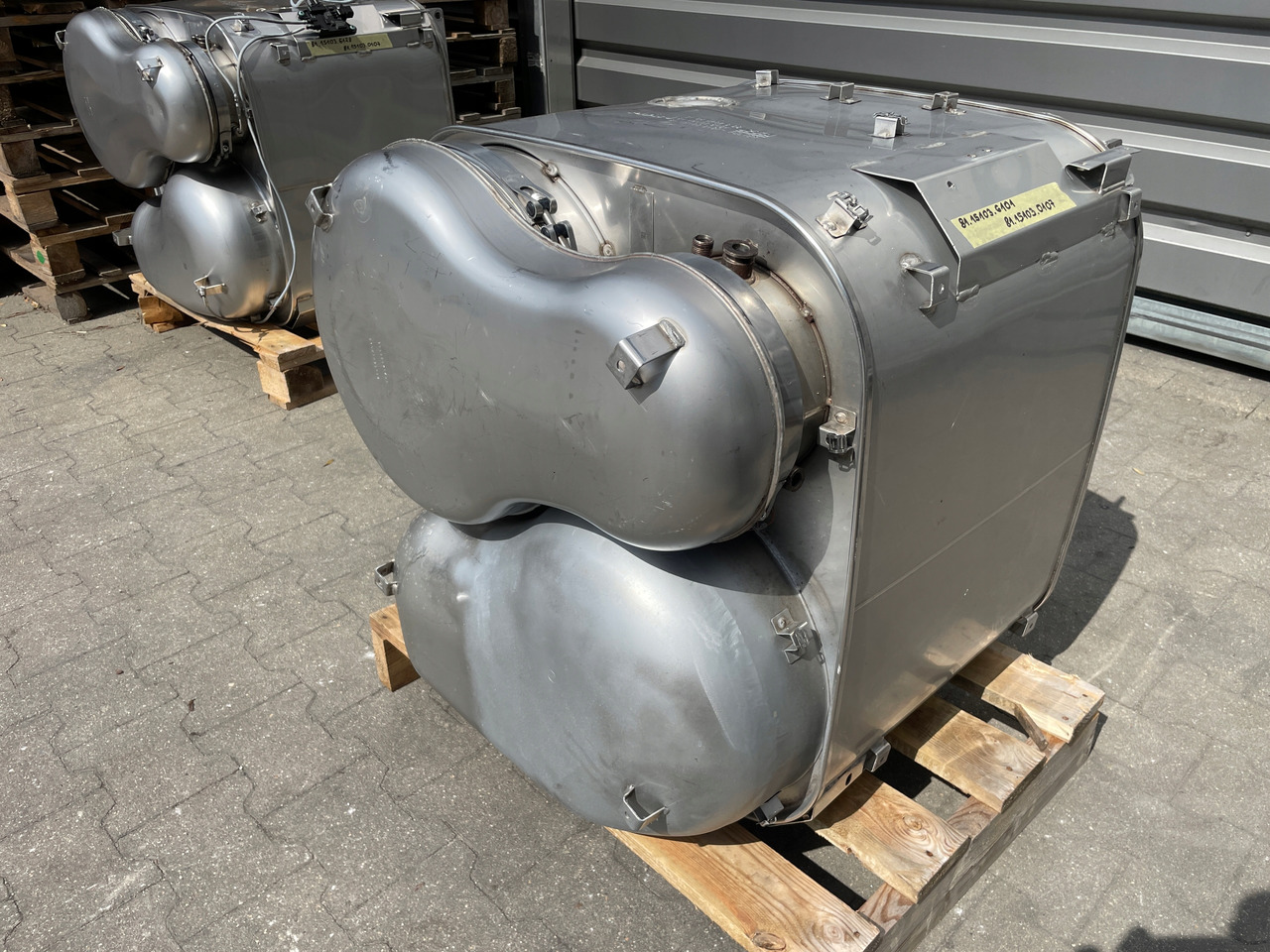 KATALIZATOR MAN TGX TGS EURO 6 DPF TŁUMIK WYDECH 81151036101 - Katalizátor - Teherautó: 1 kép. KATALIZATOR MAN TGX TGS EURO 6 DPF TŁUMIK WYDECH 81151036101 - Katalizátor - Teherautó: 1 kép.