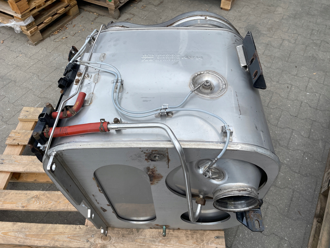 KATALIZATOR MAN TGX TGS EURO 6 DPF TŁUMIK WYDECH 81151036115 - Kipufogócső - Teherautó: 4 kép. KATALIZATOR MAN TGX TGS EURO 6 DPF TŁUMIK WYDECH 81151036115 - Kipufogócső - Teherautó: 4 kép.