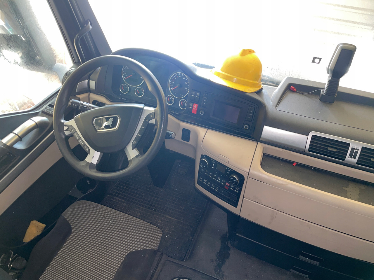 KOMPLETNA KABINA MAN TGX XXL EURO 6 LIFT - Fülke - Teherautó: 1 kép. KOMPLETNA KABINA MAN TGX XXL EURO 6 LIFT - Fülke - Teherautó: 1 kép.