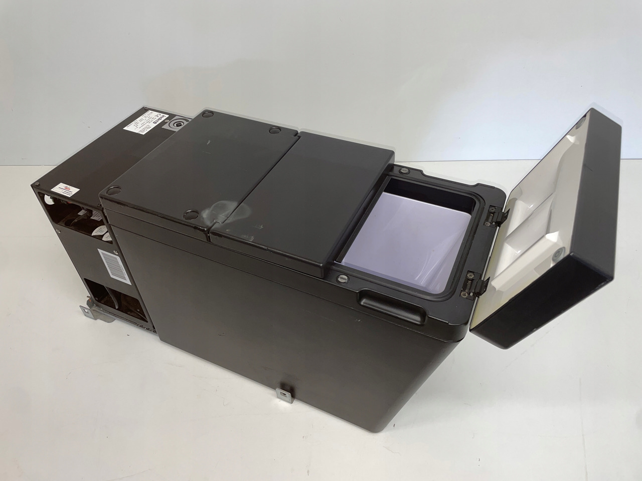 LODÓWKA CHŁODZIARKA IVECO STRALIS INTEL B 504195453 - Fülke és belső tér - Teherautó: 3 kép. LODÓWKA CHŁODZIARKA IVECO STRALIS INTEL B 504195453 - Fülke és belső tér - Teherautó: 3 kép.