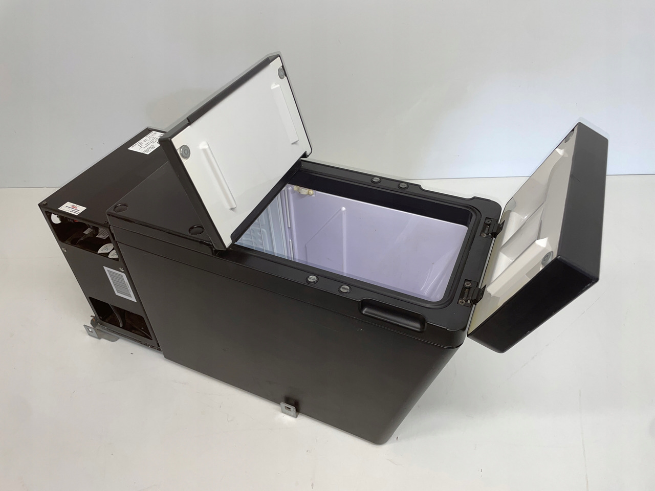 LODÓWKA CHŁODZIARKA IVECO STRALIS INTEL B 504195453 - Fülke és belső tér - Teherautó: 1 kép. LODÓWKA CHŁODZIARKA IVECO STRALIS INTEL B 504195453 - Fülke és belső tér - Teherautó: 1 kép.