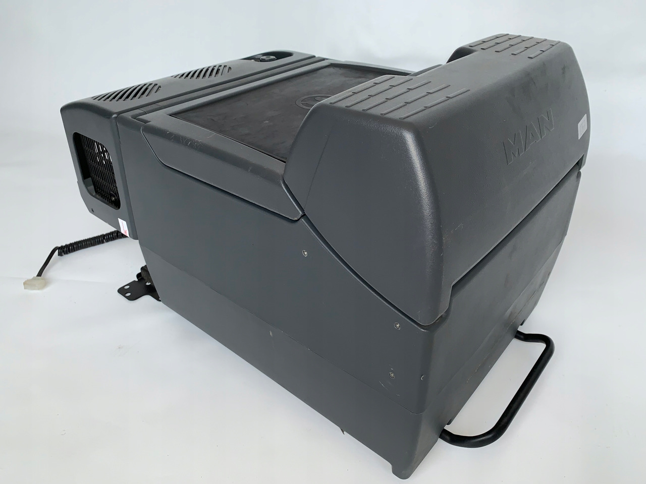 LODÓWKA MAN TGA TGX TGS TGL TGM NR 1057 - Fülke és belső tér - Teherautó: 1 kép. LODÓWKA MAN TGA TGX TGS TGL TGM NR 1057 - Fülke és belső tér - Teherautó: 1 kép.